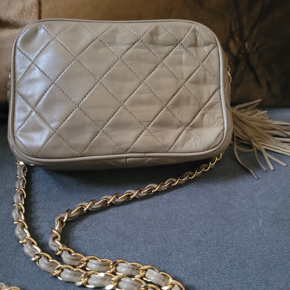 Chanel vintage tan quilted tassle flap bag - Picture 9 of 14